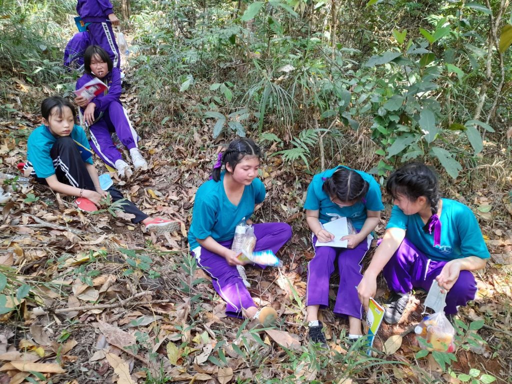 Students-study-ecology-14-March-2022