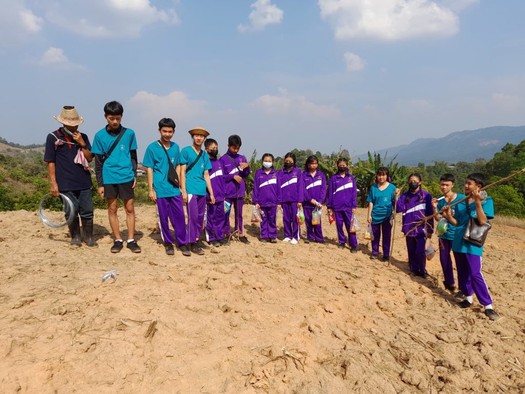 Students-study-ecology-14-March-2022