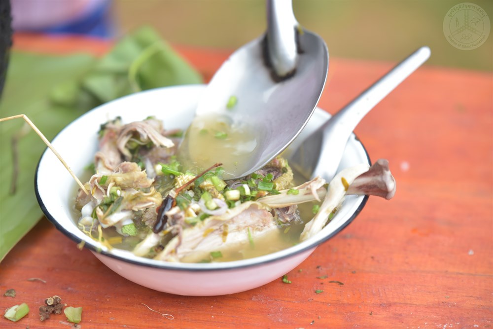 สูตรอาหารที่ 1 ชื่อ คลอฉี่เอาะชอ (ต้มส้มไก่ ) สูตรอาหารที่ 1 ชื่อ คลอฉี่เอาะชอ (ต้มส้มไก่ )