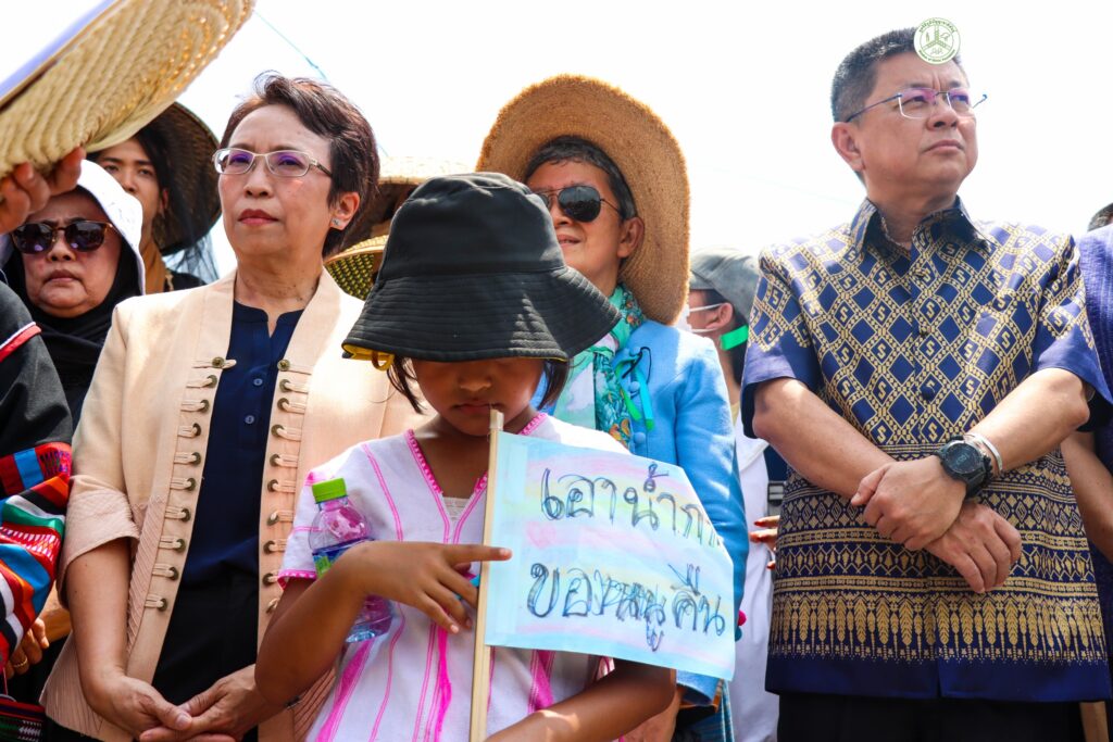 5 มิถุนายน 2568 – เชียงราย | ชาวบ้านเชียงราย-เชียงใหม่ ยื่นหนังสือถึงนายกรัฐมนตรี เรียกร้องแก้ปัญหามลพิษข้ามพรมแดนในแม่น้ำกก สาย รวก และโขง 5 มิถุนายน 2568 – เชียงราย | ชาวบ้านเชียงราย-เชียงใหม่ ยื่นหนังสือถึงนายกรัฐมนตรี เรียกร้องแก้ปัญหามลพิษข้ามพรมแดนในแม่น้ำกก สาย รวก และโขง